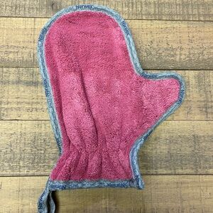 Brand New Norwex Dust Mitt limited edition color